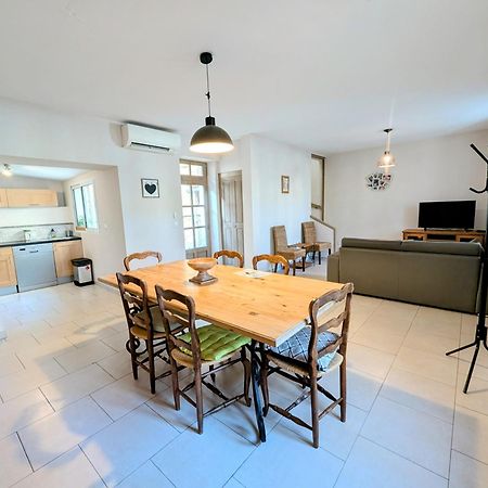 Felibrige - Clim - Cour Villa อาร์ลส์ ภายนอก รูปภาพ