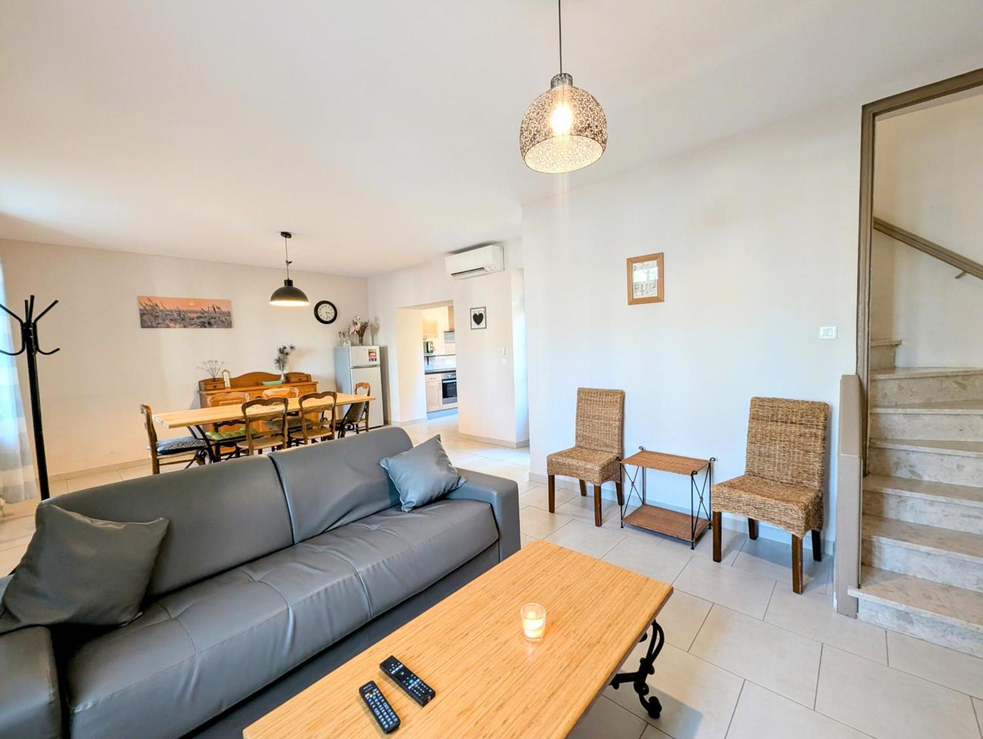 Felibrige - Clim - Cour Villa อาร์ลส์ ภายนอก รูปภาพ