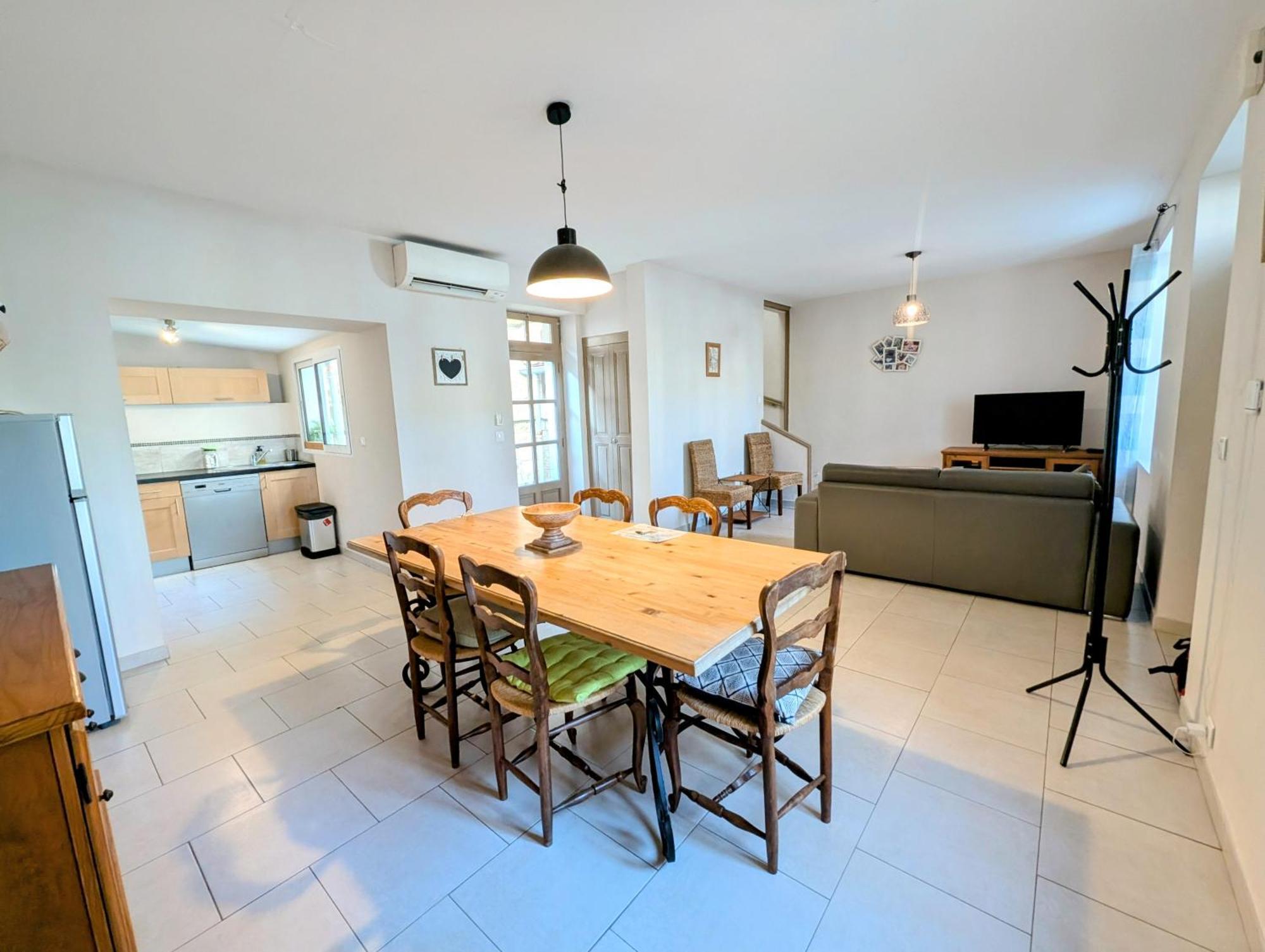 Felibrige - Clim - Cour Villa อาร์ลส์ ภายนอก รูปภาพ