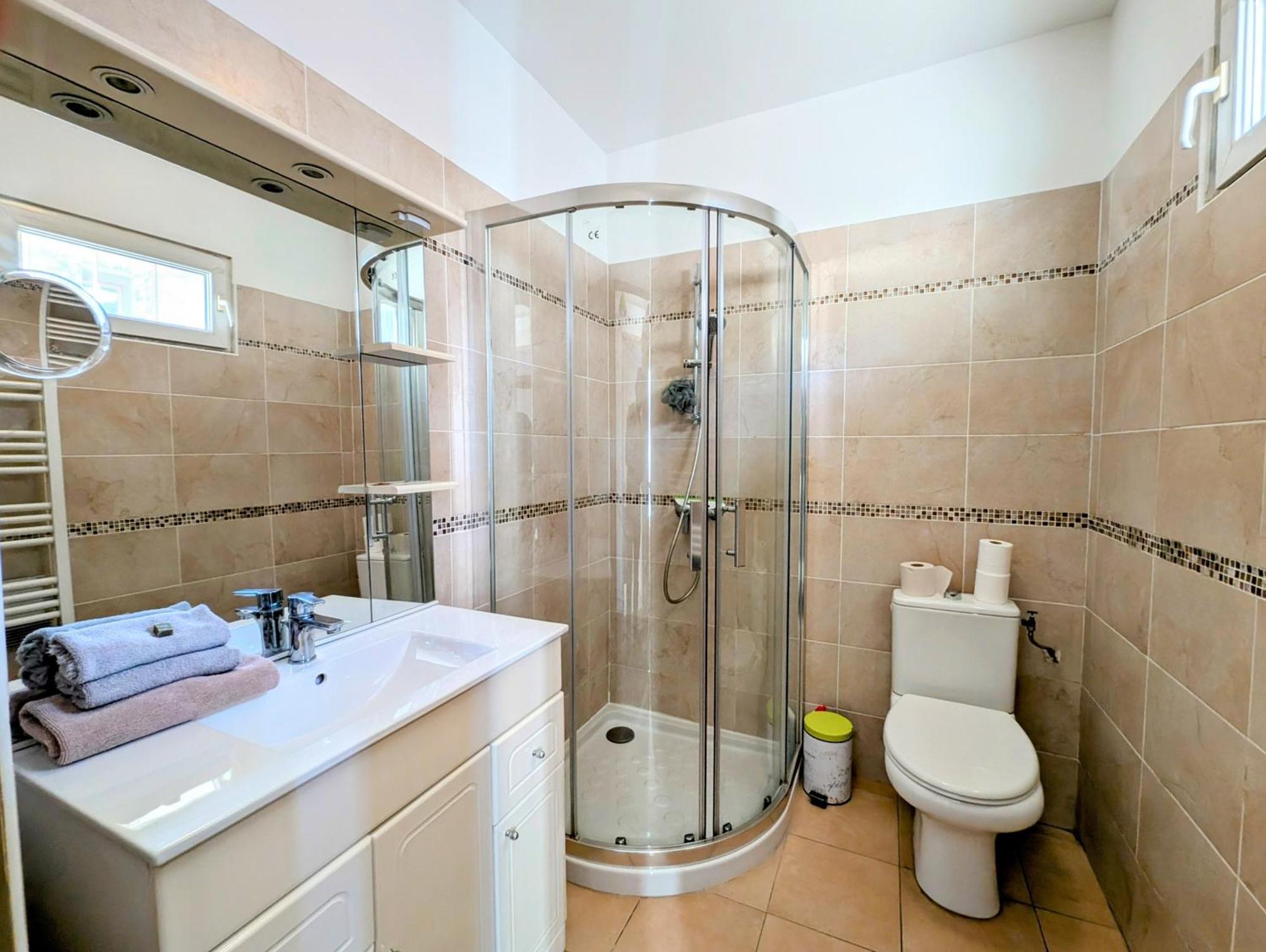 Felibrige - Clim - Cour Villa อาร์ลส์ ภายนอก รูปภาพ